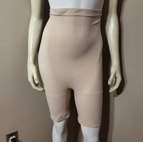 SPANX Other - SPANX Womens Cream Power Series Shorts Sz 1X